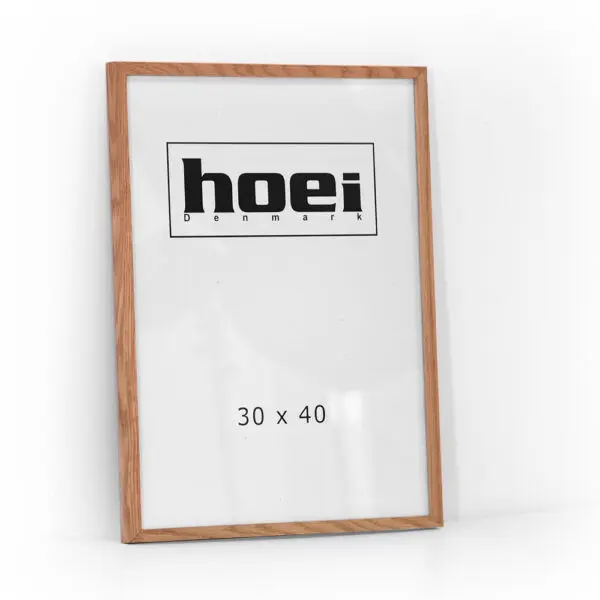 Massiv egetræ billederamme i 30x40 cm, med alm. glas og ophæng