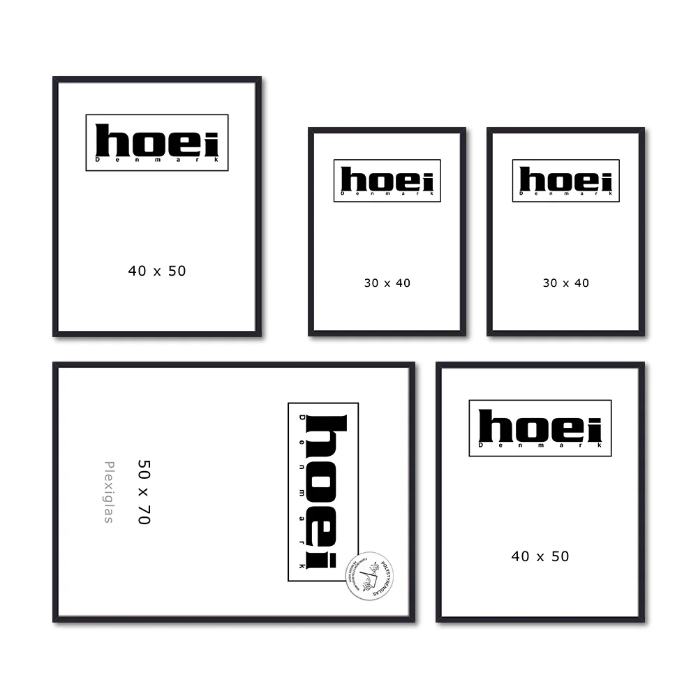 Rammevæg med 5 sorte trærammer