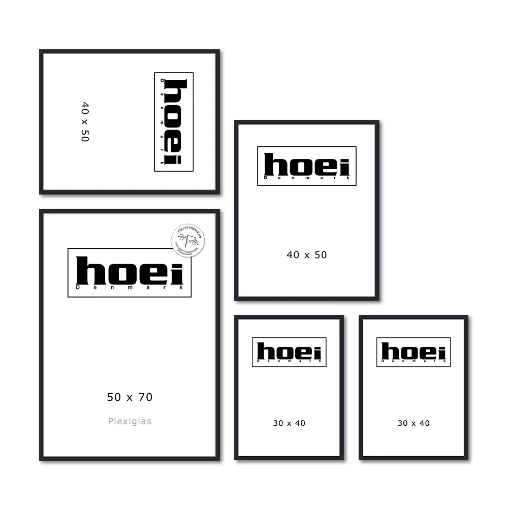 Rammevæg med 5 sorte trærammer