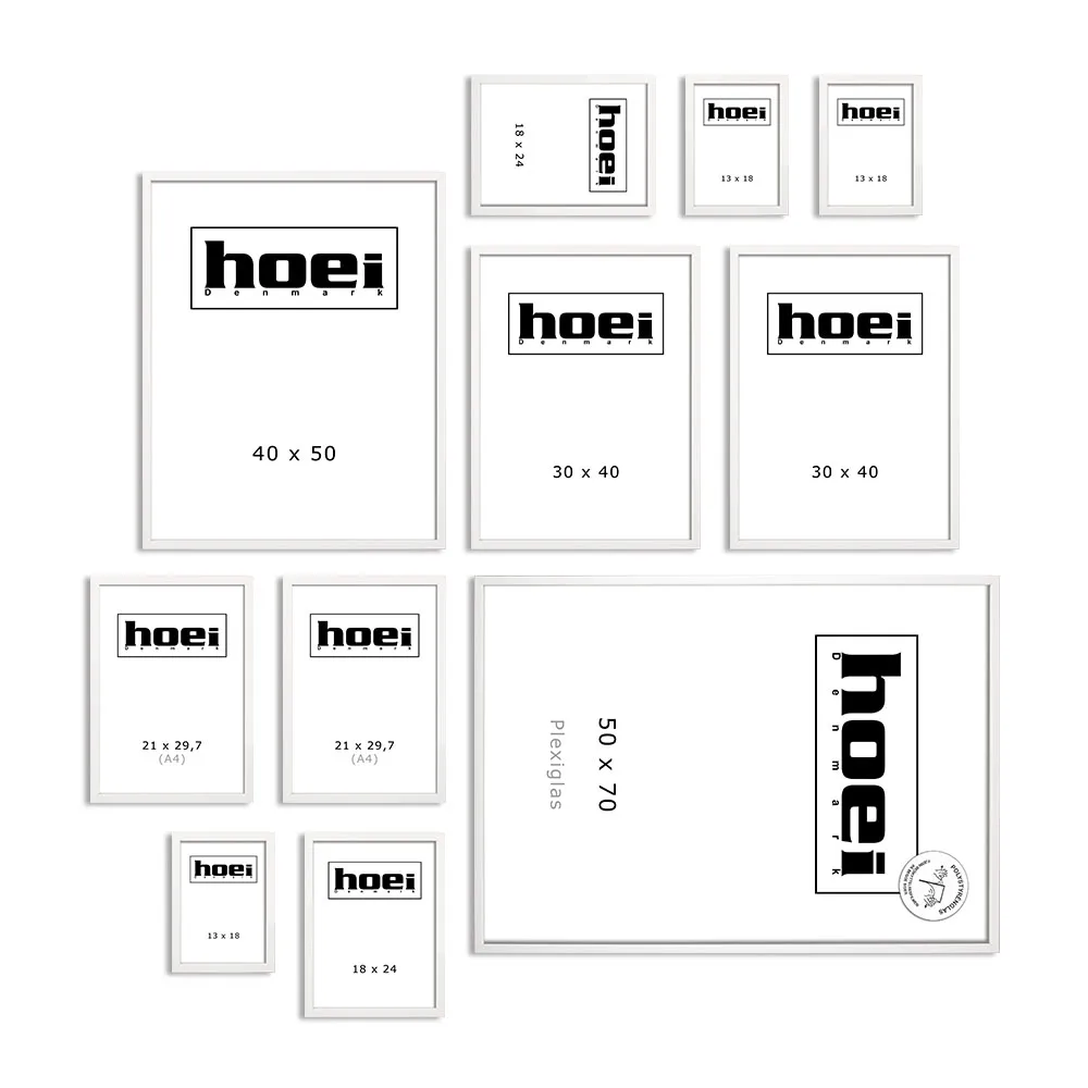 Billedvæg med 11 hvide trærammer