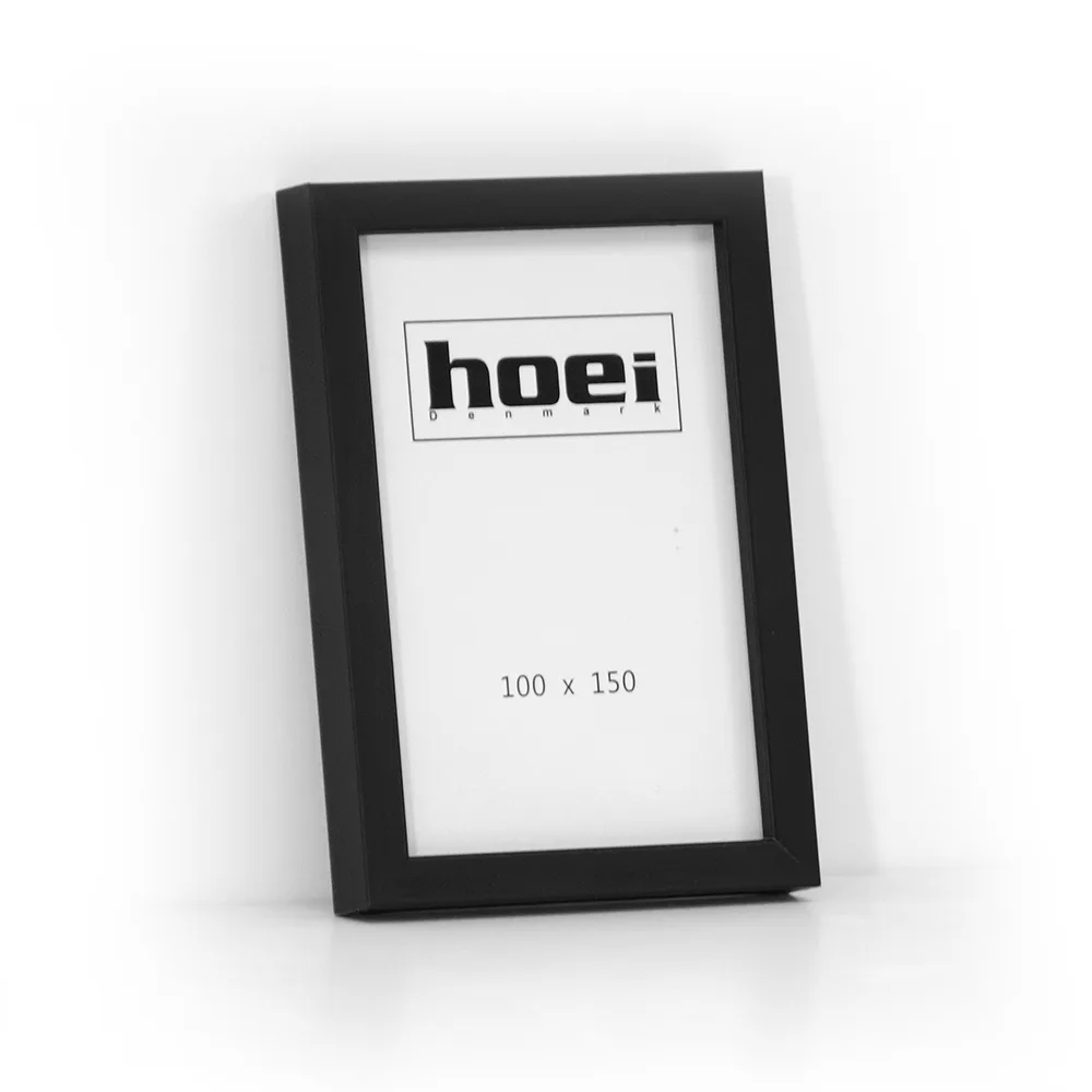 Sort træramme i fyrretræ i størrelsen 10x15 cm med alm. glas