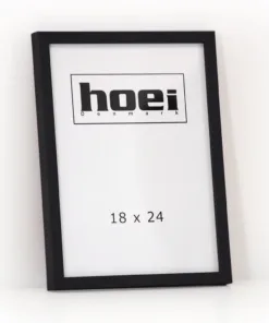 Elegant ramme i sort træ i størrelsen 18x24 med almindelig glas.