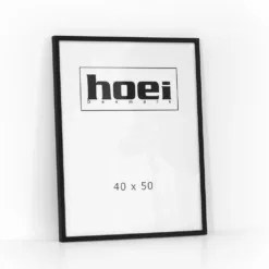 Sort træramme i fyrretræ Hoei 111 40x50 med almindelig glas.