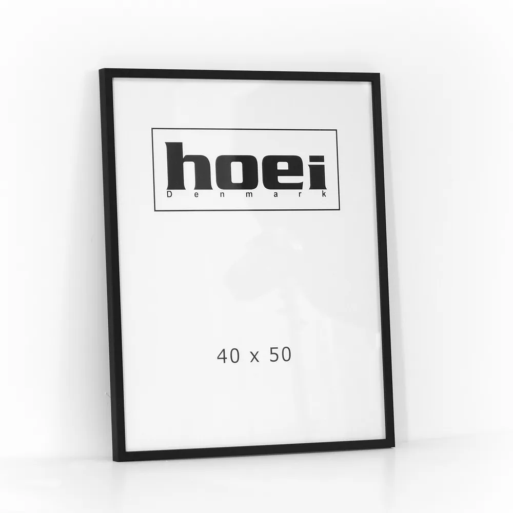Sort ramme i træ 40x50 cm Sort træramme i fyrretræ Hoei 111 40x50 med almindelig glas.