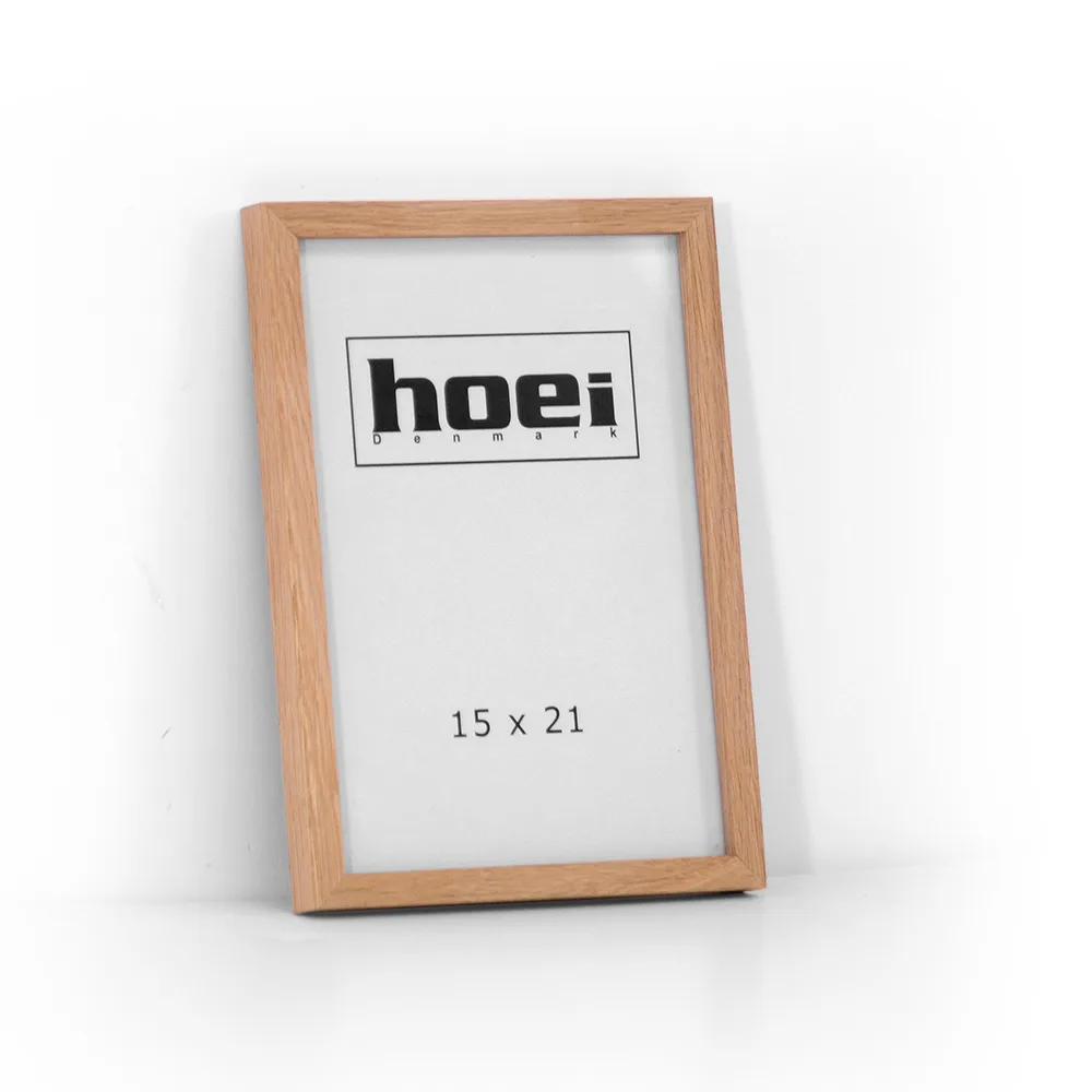 Stilfuld træramme i massiv eg, med glas og ophæng 15x21 A5