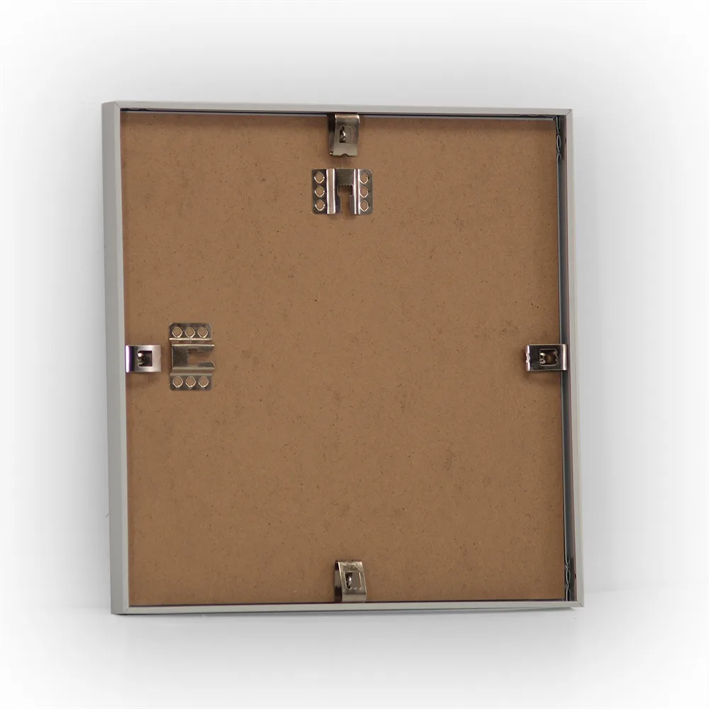Kvadratisk mat sølvramme i aluminium 30x30 cm. Kvadratisk mat sølvramme i aluminium 30x30 cm.