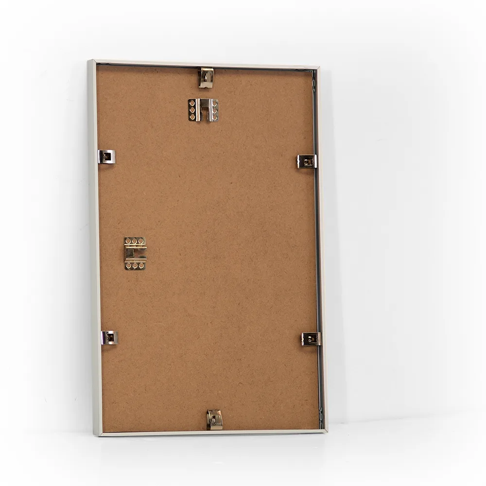 Mat sølvramme i aluminium 30x45 cm.