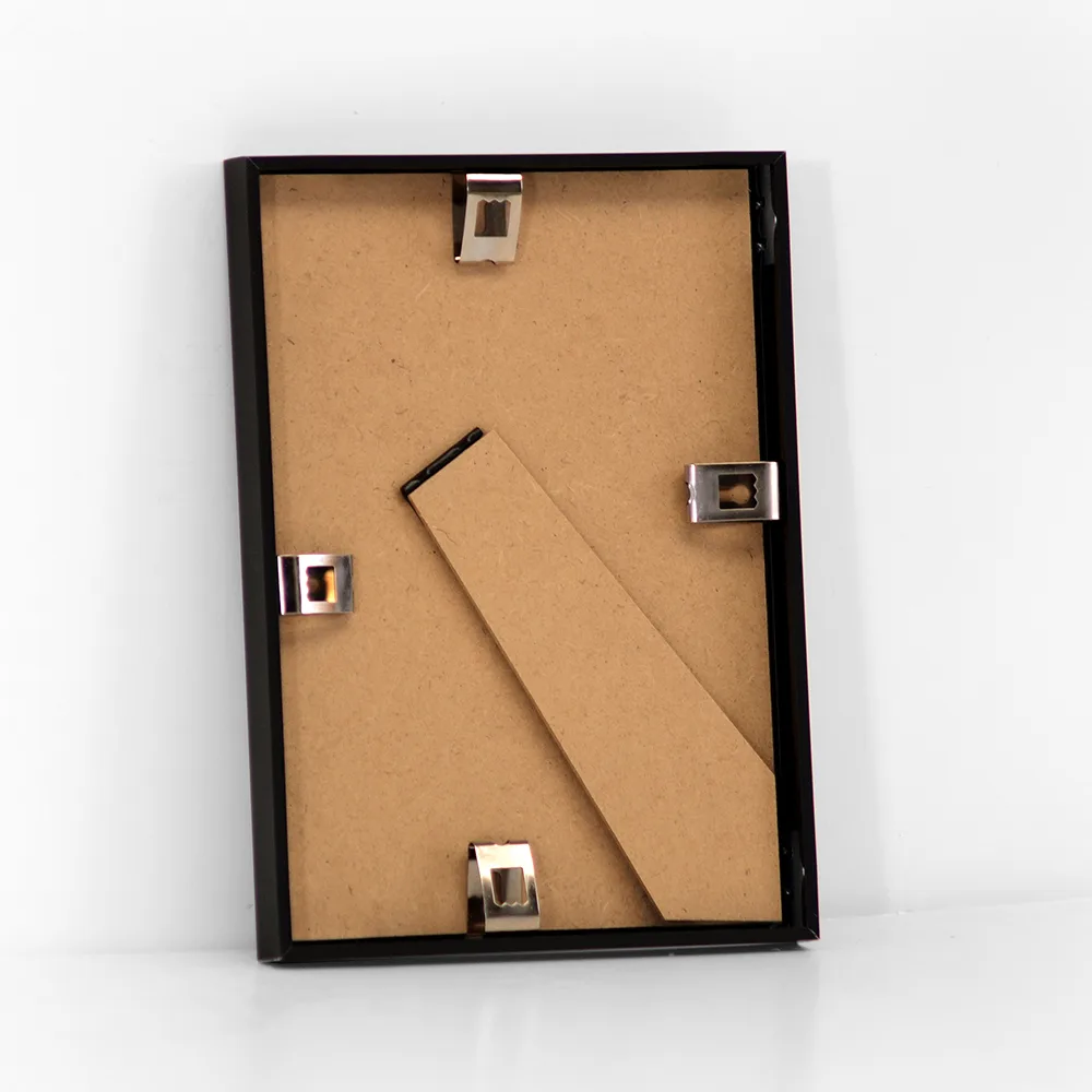 Sort aluramme 9x12 med ophæng på bagsiden samt bagstøtte