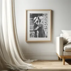 Et sort hvid billede printet i stor format og indrammet som en plakat