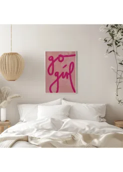 Alternative view of Go girl