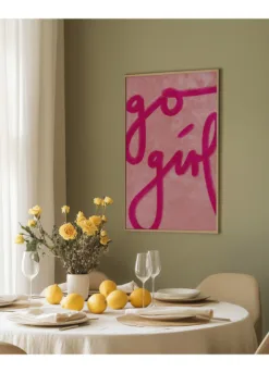 Alternative view of Go girl