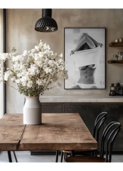 Alternative view of Hot [Simona]