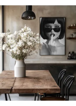 Alternative view of Kiss This