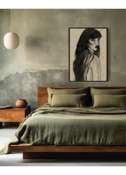 Alternative view of Long Hair Lady