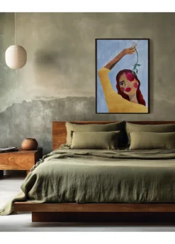 Alternative view of Magda with flower