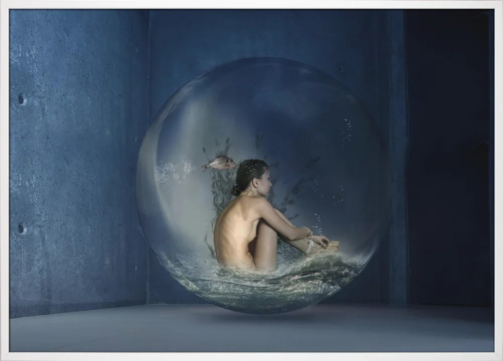 Trapped in the crystal ball_Hvid